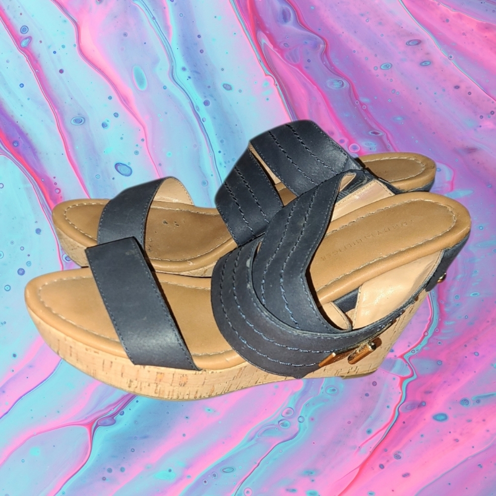 Tommy Hilfiger ladies size 7.5 sandals